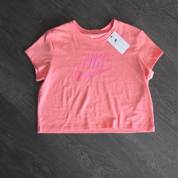 Nike Tops - NWT Womens Cropped Nike Logo Tee Size M